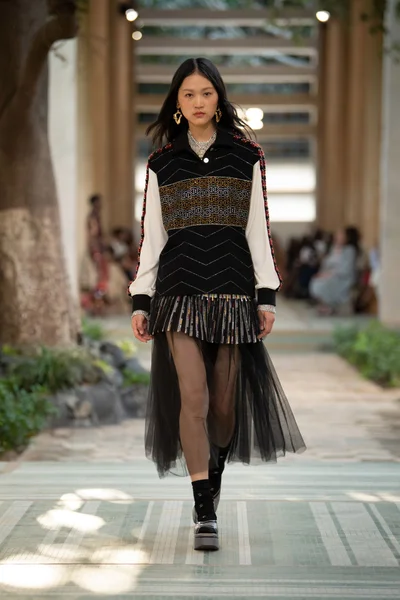Look 18